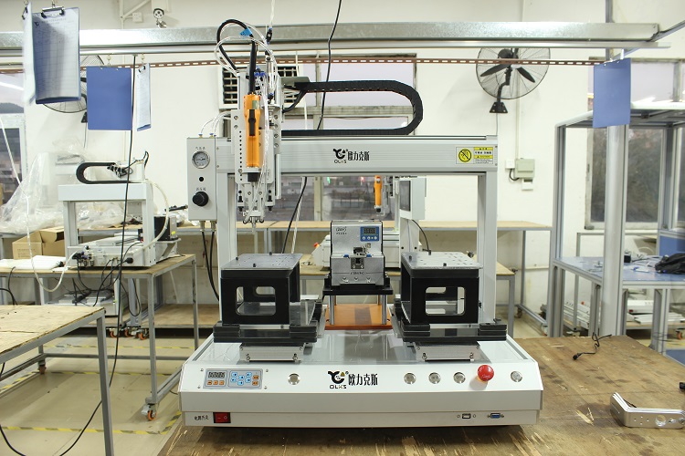 鎖螺絲機(jī).JPG 鎖螺絲機(jī).JPG